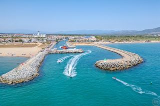 Casa aparellada a Salins - Cavall de Mar. Esta espectacular casa reformada en los canales de empuriabrava