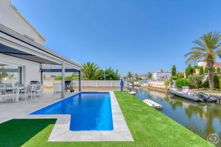 Casa a Cap Ras - Creus - Falconera. Magnífico chalet independiente con 14 metros de amarre, idealmen