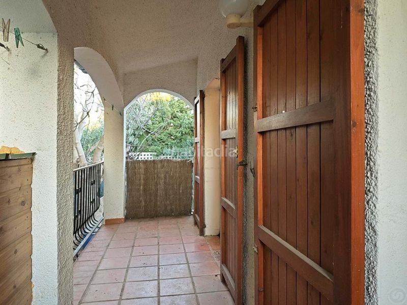 Foto d22edc0f-7f50-4174-825d-0289e80b0cc5. Casa adossada amb aparcament piscina a Castelló d´Empúries