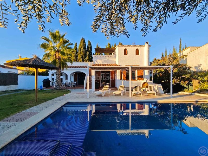 Foto d6529631-c46a-4dce-832c-6d42c490d1f7. Casa adossada amb aparcament piscina a Puigmal - Mas Nou Empuriabrava