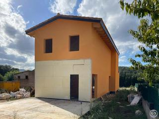 Casa a Serinyà. Despierta cada día en una casa de 236m sobre una parcela de 1032