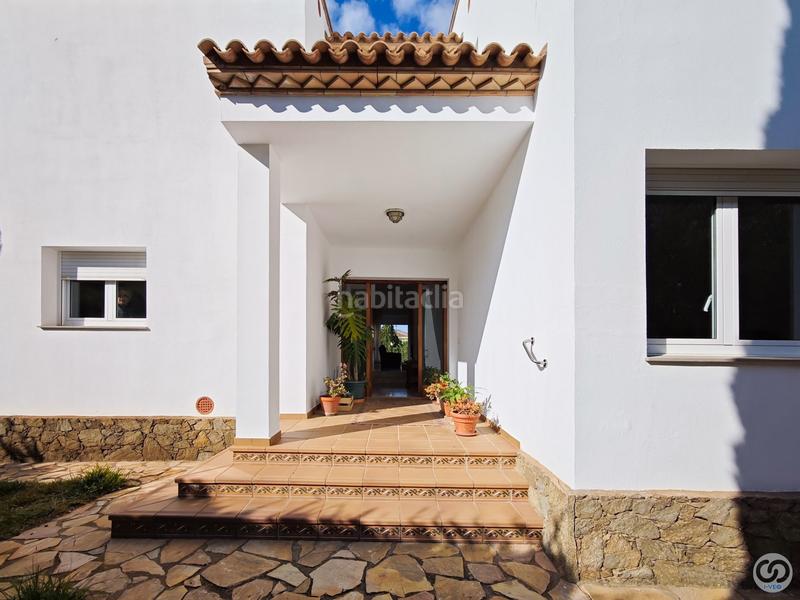 Foto 0ca7f0c9-fdc9-4eba-939c-9647774494ed. Casa villa de lujo con amplios espacios, jardín privado y garaje para 2 coches. disfruta de vistas panorámicas, acabados de al en Roses