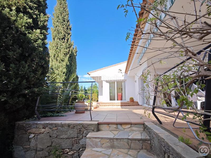 Foto 2d4fa998-27c0-4881-a2cb-b7364b6c1cfb. Casa villa de lujo con amplios espacios, jardín privado y garaje para 2 coches. disfruta de vistas panorámicas, acabados de al en Roses