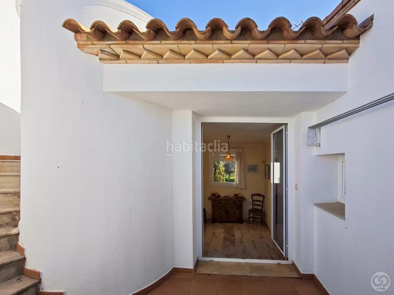 Foto 6cb2bf89-20e3-46a2-9477-bf62712512e2. Casa villa de lujo con amplios espacios, jardín privado y garaje para 2 coches. disfruta de vistas panorámicas, acabados de al en Roses