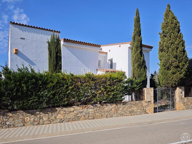Foto 6fdcbb64-fbf3-4233-9687-63694dcc186c. Casa villa de lujo con amplios espacios, jardín privado y garaje para 2 coches. disfruta de vistas panorámicas, acabados de al en Roses