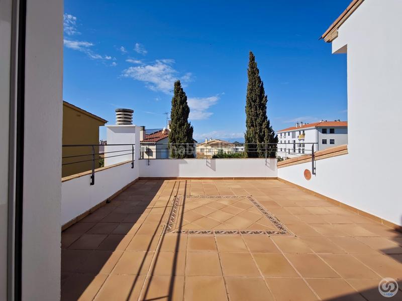 Foto b51a7446-3573-4b37-bfb2-b823e6c27083. Casa villa de lujo con amplios espacios, jardín privado y garaje para 2 coches. disfruta de vistas panorámicas, acabados de al en Roses
