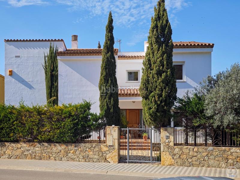 Foto b9988491-3c7c-483d-8841-19b8c6583c12. Casa villa de lujo con amplios espacios, jardín privado y garaje para 2 coches. disfruta de vistas panorámicas, acabados de al en Roses