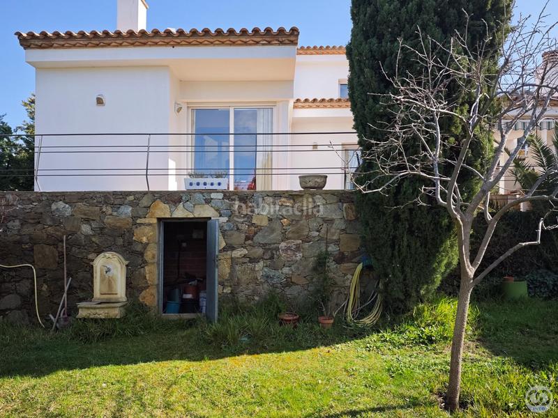 Foto c52a5ece-b0ec-4b98-9173-a9d9b6e31a4d. Casa villa de lujo con amplios espacios, jardín privado y garaje para 2 coches. disfruta de vistas panorámicas, acabados de al en Roses