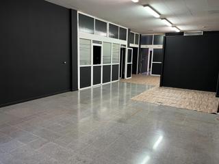 Local Comercial a Passatge mir 46. Gran local comercial en cirera