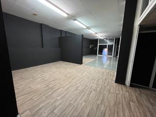 Lloguer Local Comercial a Passatge miró 46. Gran local comercial