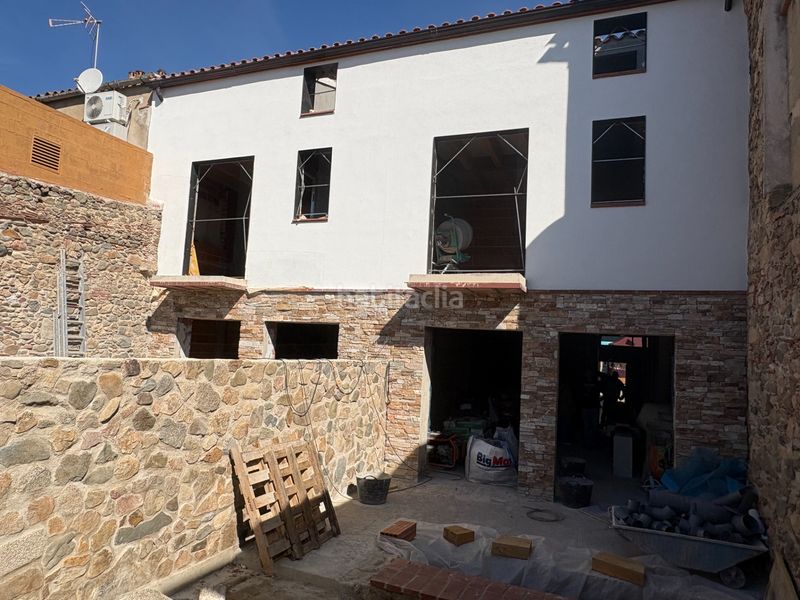 Foto b1402355-d5c8-4073-95ea-4b970b0bd589. Casa aparellada a carrer cervantes 1 a Poble Calonge