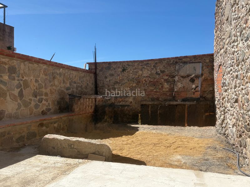 Foto bf817a48-d27a-4123-a68e-a0067df73360. Casa aparellada a carrer cervantes 1 a Poble Calonge