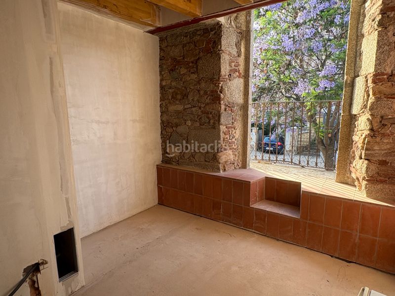 Foto de351f23-1d6e-4940-b06e-f6d5bd7de4a3. Casa aparellada a carrer cervantes 1 a Poble Calonge
