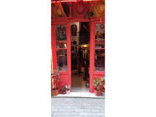 Transfer Business premise in St. Pere - Sta. Caterina - El Born. Traspaso tienda de accesoriospiso el born