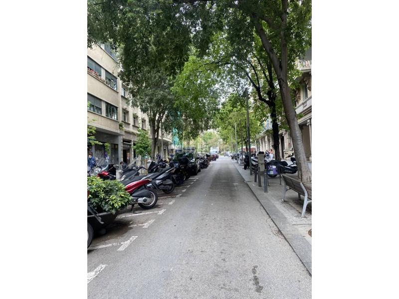 Foto 7c8b2e91-d2f6-4454-9d4c-535ea6ebe4f8. Pas-de-porte local commercial dans L´Antiga Esquerra de l´Eixample Barcelona