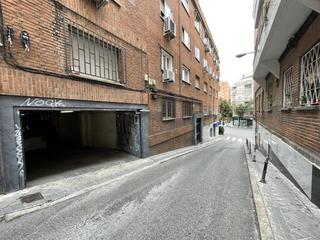 Parking voiture à De urgel 4