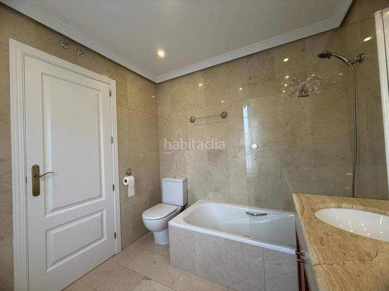 Foto 16367d79-f2b5-492d-8700-91460490fac4. Affitto casa a schiera con riscaldamento piscina in Boadilla del Monte