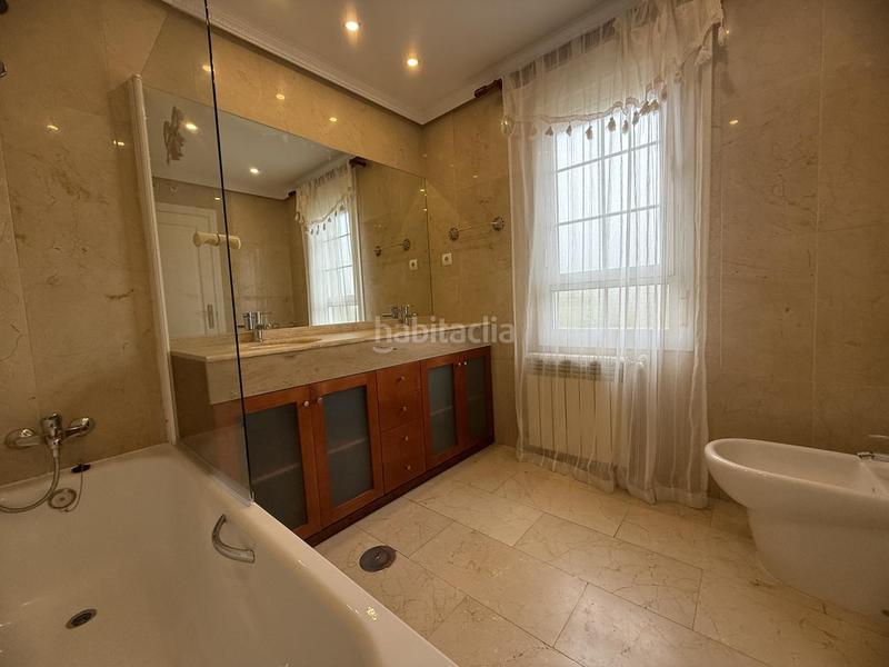 Foto ca6c1d28-0c61-413e-8ec3-b9764acf9290. Location maison jumelée avec chauffage piscine dans Boadilla del Monte