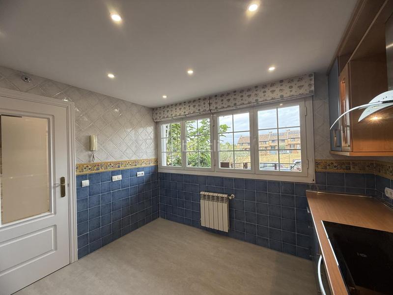 Foto bea741f9-db91-49f9-a8e1-756d7e00dbdd. Rent semi detached house with heating pool in Sector S Boadilla del Monte