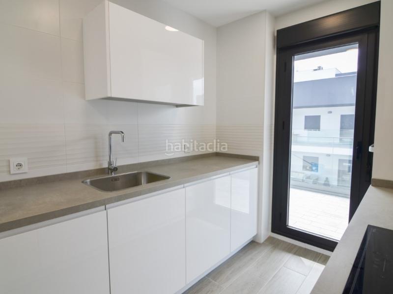 Foto 9f02fb66-668d-4fee-8f89-fcf612a46e75. Lloguer pis amb aparcament a San Jose de la Rinconada