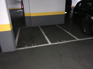 Motorcycle parking in Calle del Océano Pacífico 6