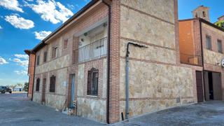 Semi detached house in Hita. Casa en hita