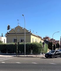 Casa aparellada a Calle de Cogolludo 36