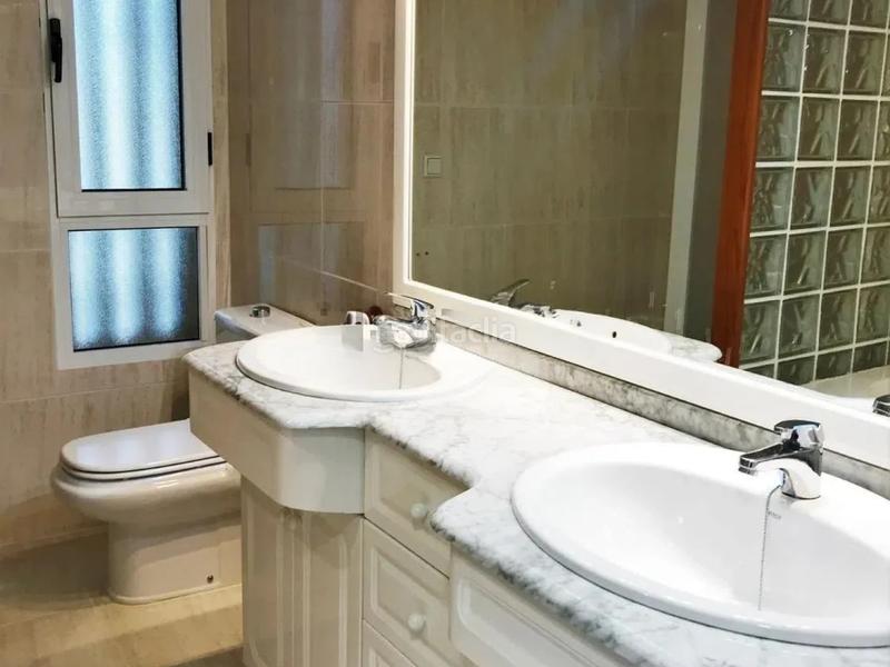 Foto 9d46ef28-5926-430e-abc2-7efb68902a9b. Rent flat with parking pool in Playa Muchavista Campello (el)