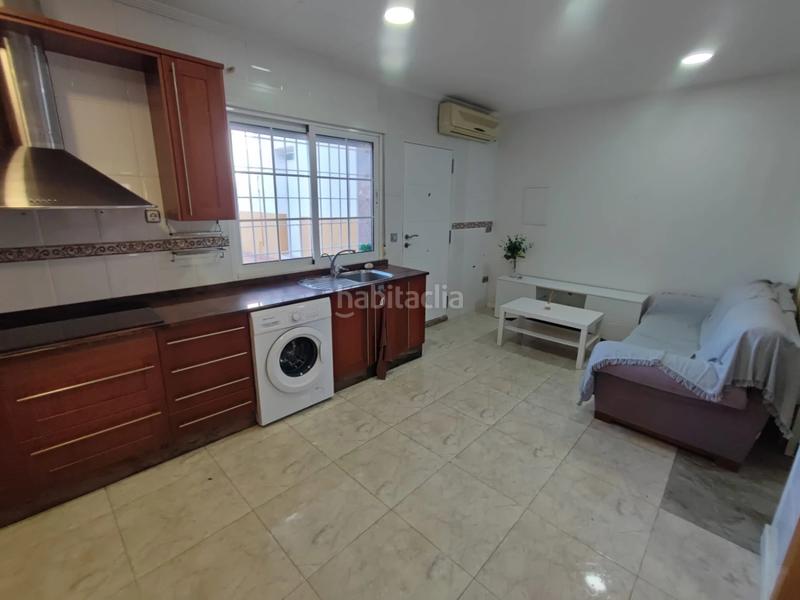 Foto d21efcd5-52f5-4634-8d26-a7854565a382. Rent studio with heating in Juan de Borbón Murcia