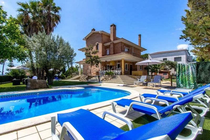 Foto 4d8ee16d-2213-4ba1-85ed-8652874d4e62. Lloguer xalet amb calefacció aparcament piscina a Vacarisses