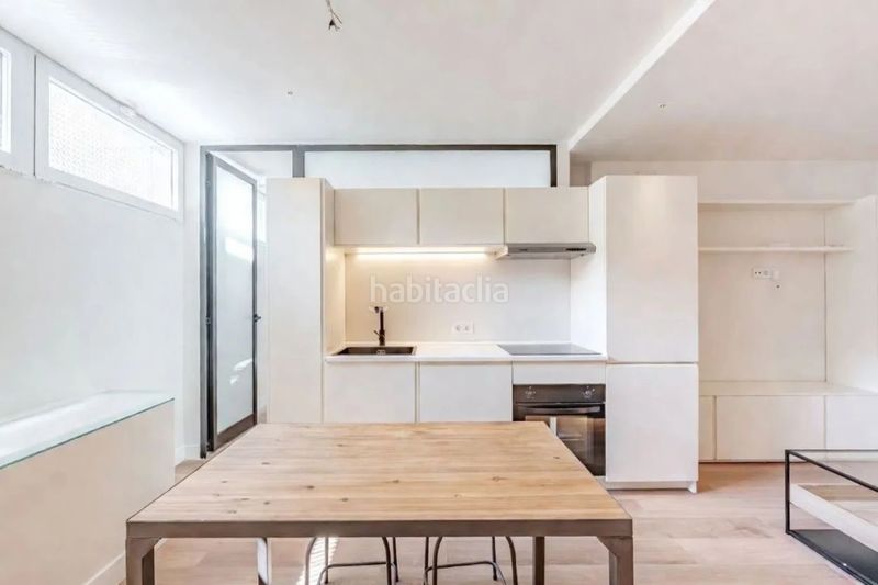 Foto f0c6b013-61f8-4bd1-b8ed-0b331137bce5. Casa amb aparcament a Guindalera Madrid