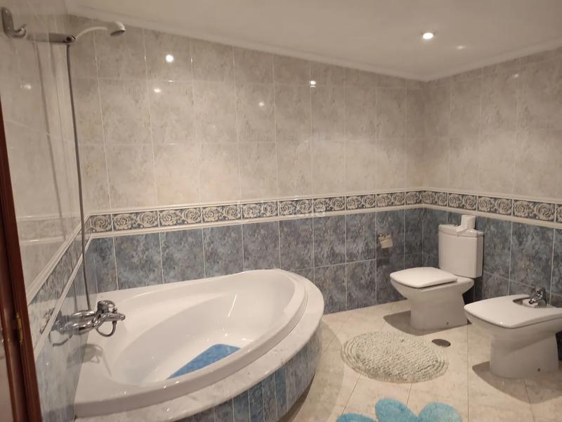 Foto 86420b17-781b-428e-b072-440e9cf65e08. Xalet amb calefacció aparcament a Oroso