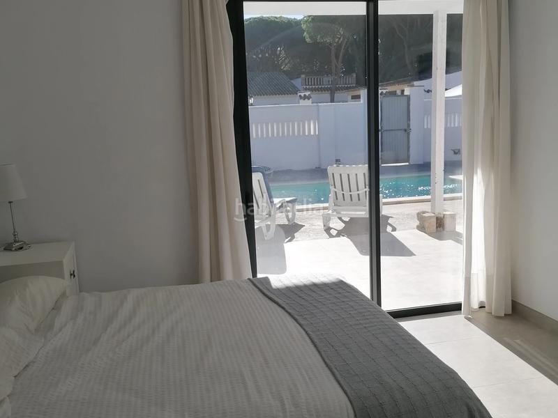 Foto a57a21b5-0cd8-4f62-ae05-2c3495f25a5b. Xalet amb aparcament piscina a La Barrosa Chiclana de la Frontera