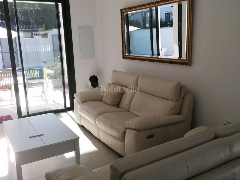 Foto fa94adbb-644a-4a19-b4ee-e894b23e5044. Xalet amb aparcament piscina a La Barrosa Chiclana de la Frontera