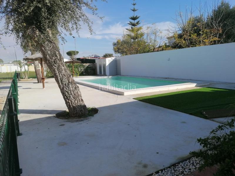 Foto 532af385-7c56-4a68-8202-ad182b51c363. Chalet avec parking piscine dans Las Lagunas - Campano Chiclana de la Frontera