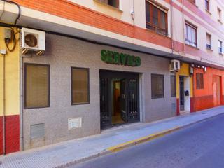 Local Comercial en Calle borriol 2. Local muy ancho junto a el corte ingls, el tram y muy cerca de