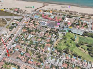 Residential Plot in Calle zarauz 1. Se vende solar urbano de 975 m2 junto a la playa del pinar. sola