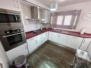 Casa aparellada  Avenida gran avinguda jaume i. Se vende chalet adosado en gran avenida de benicàssim. casa refo