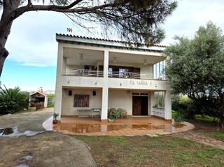 Chalet à Calle pl numero 7 105. Se vende villa muy próxima a la playa del gurugú. vivienda en pa