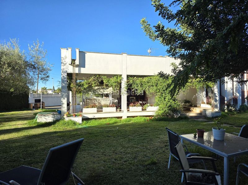 Foto 22cba629-59c9-4878-a72b-9a5b62aecae0. Chalet en calle mistral de 47 se vende villa próxima al término municipal de benicàssim, muy cerca de la playa. la casa está sobre una parcela de 1.889 m2, de l en Castellón de la Plana