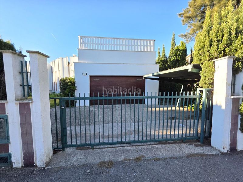 Foto 39168eb5-1a39-4c23-8bce-cea962ab8648. Chalet en calle mistral de 47 se vende villa próxima al término municipal de benicàssim, muy cerca de la playa. la casa está sobre una parcela de 1.889 m2, de l en Castellón de la Plana