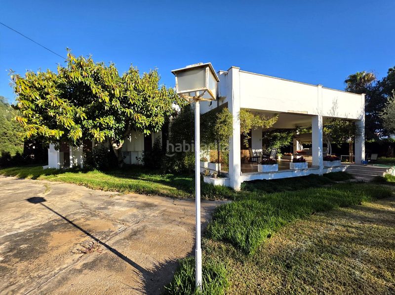 Foto dcc704de-228a-4ae4-abb2-f17d05e2d42a. Chalet en calle mistral de 47 se vende villa próxima al término municipal de benicàssim, muy cerca de la playa. la casa está sobre una parcela de 1.889 m2, de l en Castellón de la Plana