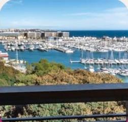 Pis  Avenida de ramn y cajal. Estupendo piso frente al puerto deportivo de alicante.