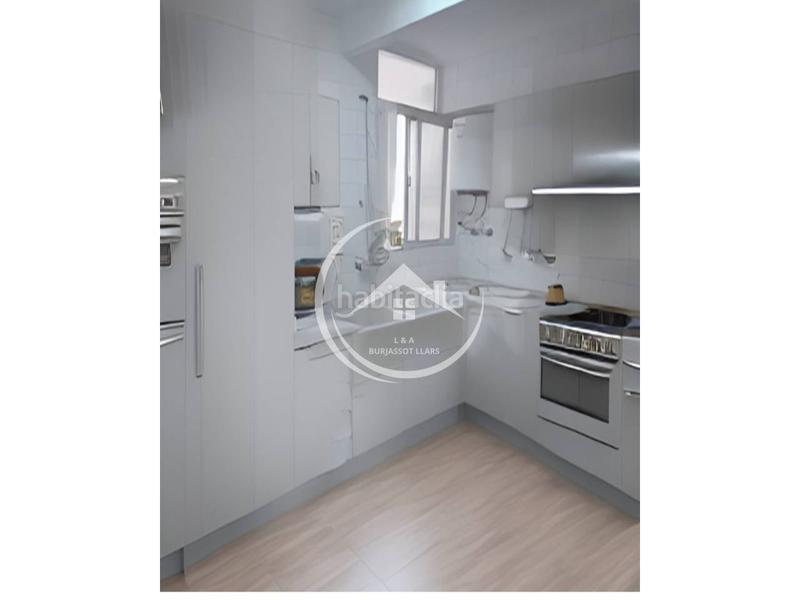 Foto 89506a61-039a-4129-9d8b-3ed14552f7b0. Pis a Plaza Xúquer Paiporta