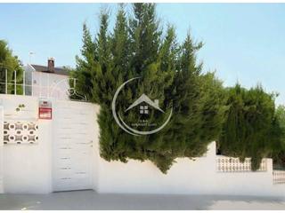 Chalet  Les mallaes. Chalet reformado en zona residencial de pedralba  listo para ent