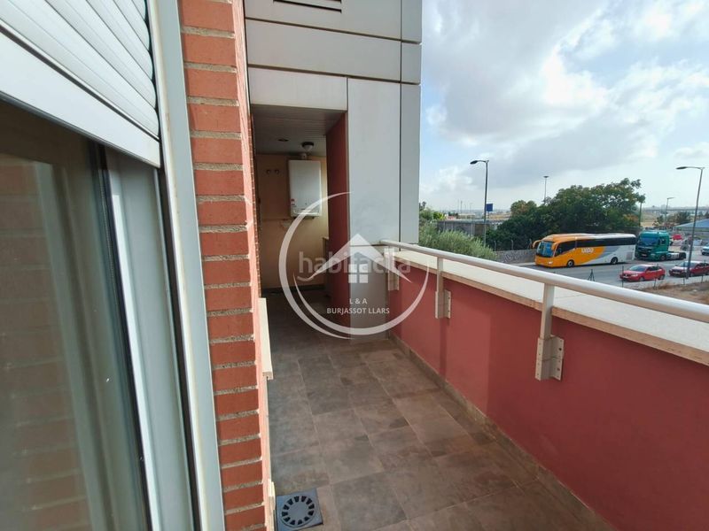 Foto aeced0f4-e0a1-47e1-ba2c-325b3a363f80. Pis amb calefacció aparcament a L´Eixereta Burjassot