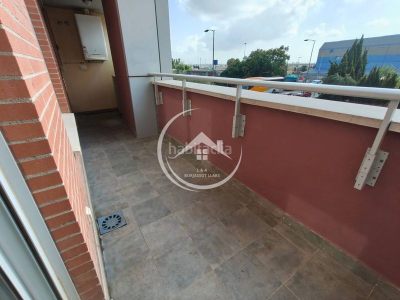 Foto e48e78a2-a09a-48de-a3c1-728b37a4f4af. Pis amb calefacció aparcament a L´Eixereta Burjassot