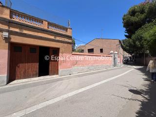 Country house  Calle dalt. Centro de sant feliu de llobregat casa de pueblo con jardin de 5