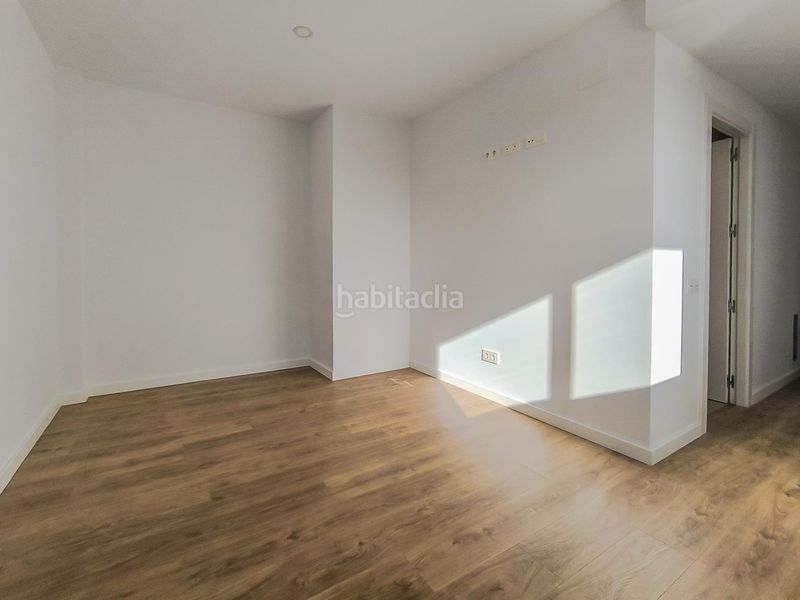 Foto 60c1ee79-d88b-4991-8588-979df96da7b7. Àtic amb aparcament a Segle XX Terrassa