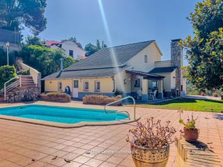 Chalet  Paseo maria cristina. Exclusiva casa con piscina, ascensor, garaje y parcela plana de